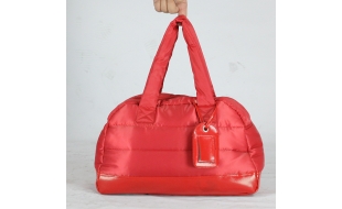 手機上網在中國年輕人中漸成風尚